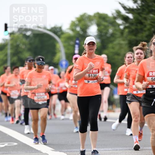 15.06.2025 - REWE Women's Run Dr. Thomas Lammeyer http://msf.ph/oto/7981903 15.06.2025 10:45:59 Laufen 5424, 5135, 5 meine-sportfotos.de