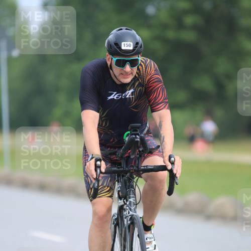 15.06.2025 - 27. Vierlanden-Triathlon H.Heesch http://msf.ph/oto/7981904 15.06.2025 10:50:01 Radfahren 39, 54, 150, 215, 225, 250, 409 meine-sportfotos.de