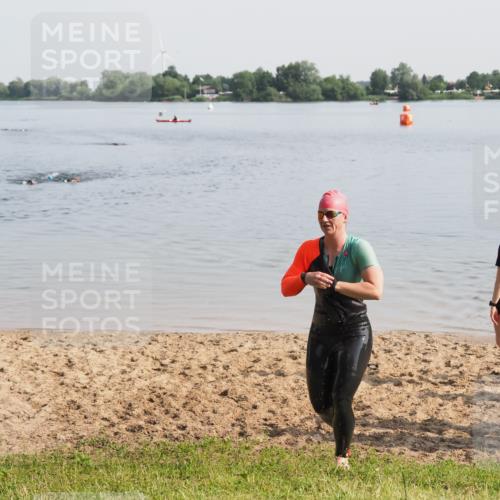 21.06.2025 - 27. Vierlanden-Triathlon MichiJ http://msf.ph/oto/7981915 15.06.2026 09:04:41 Schwimmen 247 meine-sportfotos.de