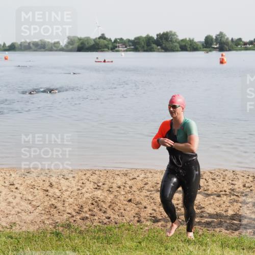 21.06.2025 - 27. Vierlanden-Triathlon MichiJ http://msf.ph/oto/7981923 15.06.2026 09:04:41 Schwimmen 247 meine-sportfotos.de