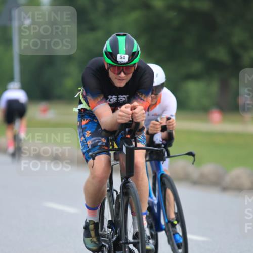 15.06.2025 - 27. Vierlanden-Triathlon H.Heesch http://msf.ph/oto/7981924 15.06.2025 10:50:06 Radfahren 39, 54, 225, 409 meine-sportfotos.de