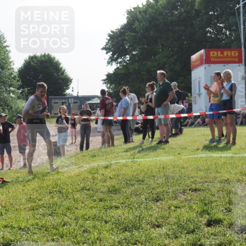 15.06.2025 - 27. Vierlanden-Triathlon KatJ http://msf.ph/oto/7981927 15.06.2025 08:47:58 Schwimmen 34, 193 meine-sportfotos.de