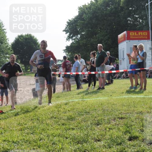 15.06.2025 - 27. Vierlanden-Triathlon KatJ http://msf.ph/oto/7981939 15.06.2025 08:47:59 Schwimmen 34, 193 meine-sportfotos.de