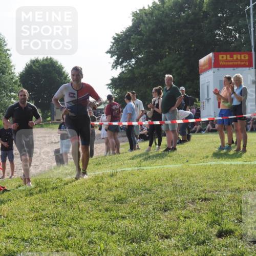 15.06.2025 - 27. Vierlanden-Triathlon KatJ http://msf.ph/oto/7981948 15.06.2025 08:47:59 Schwimmen 34, 193 meine-sportfotos.de