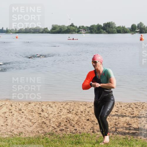 21.06.2025 - 27. Vierlanden-Triathlon MichiJ http://msf.ph/oto/7981956 15.06.2026 09:04:42 Schwimmen 247 meine-sportfotos.de