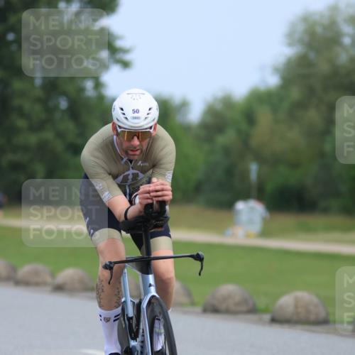 15.06.2025 - 27. Vierlanden-Triathlon H.Heesch http://msf.ph/oto/7981957 15.06.2025 10:50:17 Radfahren 36, 50, 86 meine-sportfotos.de
