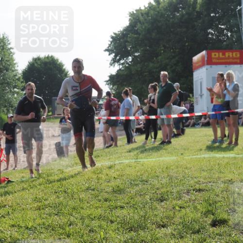 15.06.2025 - 27. Vierlanden-Triathlon KatJ http://msf.ph/oto/7981963 15.06.2025 08:48:00 Schwimmen 16, 34, 193 meine-sportfotos.de