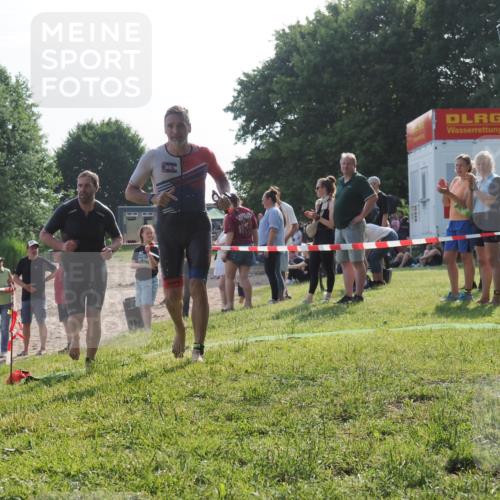 15.06.2025 - 27. Vierlanden-Triathlon KatJ http://msf.ph/oto/7981979 15.06.2025 08:48:00 Schwimmen 16, 34, 193 meine-sportfotos.de