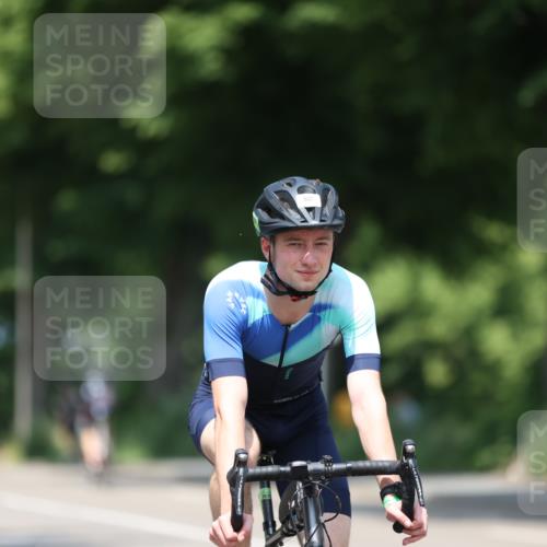 15.06.2025 - 7 Türme Triathlon Yannick Fuchs http://msf.ph/oto/7982006 15.06.2025 12:50:33 Radfahren 537, 541 meine-sportfotos.de
