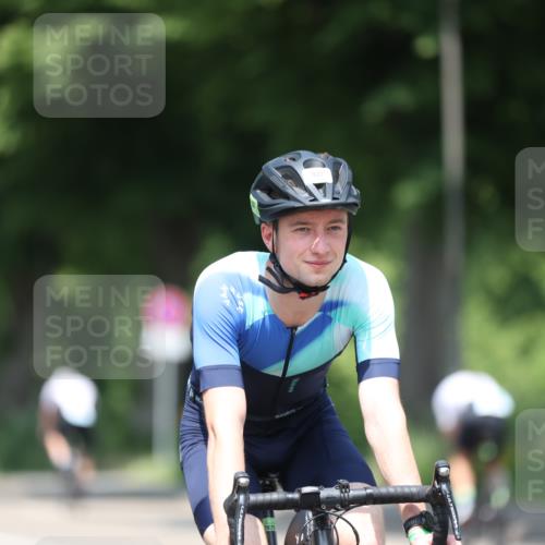 15.06.2025 - 7 Türme Triathlon Yannick Fuchs http://msf.ph/oto/7982017 15.06.2025 12:50:33 Radfahren 537, 541 meine-sportfotos.de
