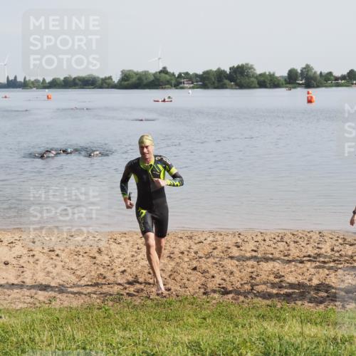 21.06.2025 - 27. Vierlanden-Triathlon MichiJ http://msf.ph/oto/7982034 15.06.2026 09:04:56 Schwimmen 238 meine-sportfotos.de