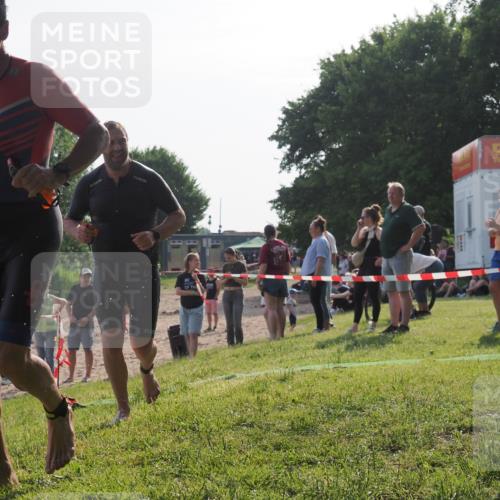 15.06.2025 - 27. Vierlanden-Triathlon KatJ http://msf.ph/oto/7982037 15.06.2025 08:48:02 Schwimmen 16, 34, 167, 193 meine-sportfotos.de