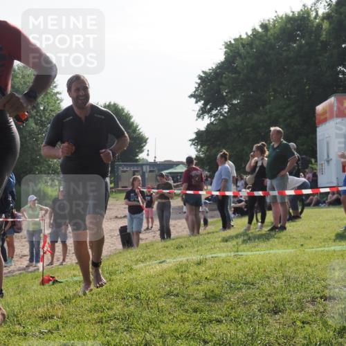15.06.2025 - 27. Vierlanden-Triathlon KatJ http://msf.ph/oto/7982045 15.06.2025 08:48:02 Schwimmen 16, 34, 167, 193 meine-sportfotos.de