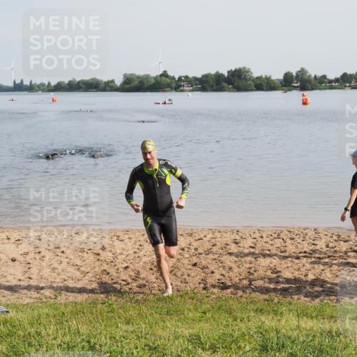 21.06.2025 - 27. Vierlanden-Triathlon MichiJ http://msf.ph/oto/7982048 15.06.2026 09:04:56 Schwimmen 238 meine-sportfotos.de