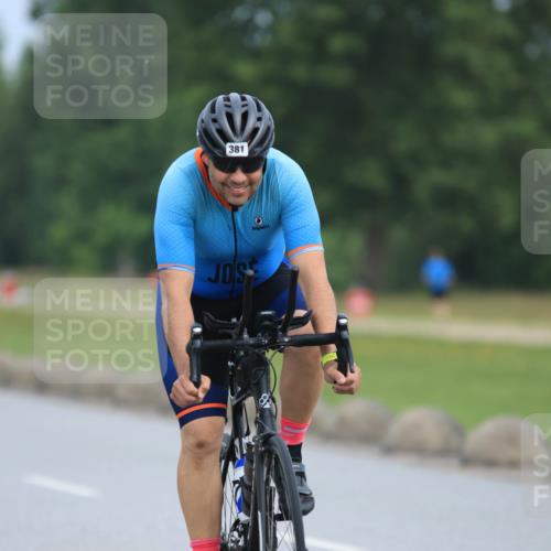15.06.2025 - 27. Vierlanden-Triathlon H.Heesch http://msf.ph/oto/7982057 15.06.2025 10:51:10 Radfahren 161, 381 meine-sportfotos.de