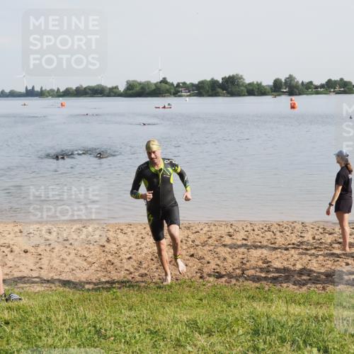 21.06.2025 - 27. Vierlanden-Triathlon MichiJ http://msf.ph/oto/7982058 15.06.2026 09:04:56 Schwimmen 238 meine-sportfotos.de