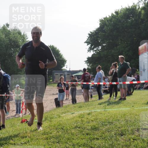 15.06.2025 - 27. Vierlanden-Triathlon KatJ http://msf.ph/oto/7982061 15.06.2025 08:48:02 Schwimmen 16, 34, 167, 193 meine-sportfotos.de
