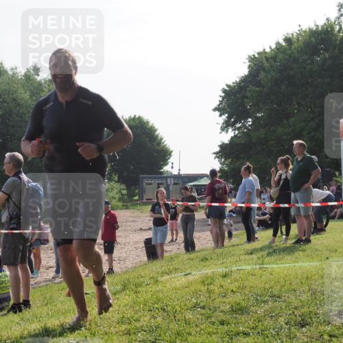 15.06.2025 - 27. Vierlanden-Triathlon KatJ http://msf.ph/oto/7982070 15.06.2025 08:48:02 Schwimmen 16, 34, 167, 193 meine-sportfotos.de