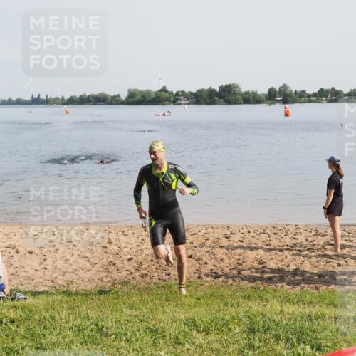 21.06.2025 - 27. Vierlanden-Triathlon MichiJ http://msf.ph/oto/7982083 15.06.2026 09:04:56 Schwimmen 238 meine-sportfotos.de