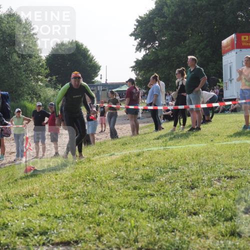 15.06.2025 - 27. Vierlanden-Triathlon KatJ http://msf.ph/oto/7982086 15.06.2025 08:48:07 Schwimmen 16, 34, 167, 193 meine-sportfotos.de