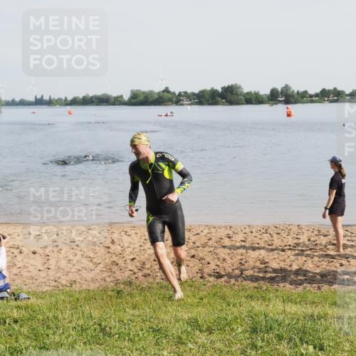 21.06.2025 - 27. Vierlanden-Triathlon MichiJ http://msf.ph/oto/7982099 15.06.2026 09:04:57 Schwimmen 205, 238 meine-sportfotos.de
