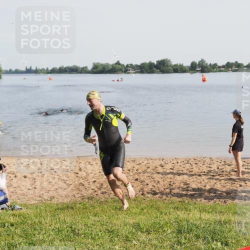 21.06.2025 - 27. Vierlanden-Triathlon MichiJ http://msf.ph/oto/7982105 15.06.2026 09:04:57 Schwimmen 205, 238 meine-sportfotos.de