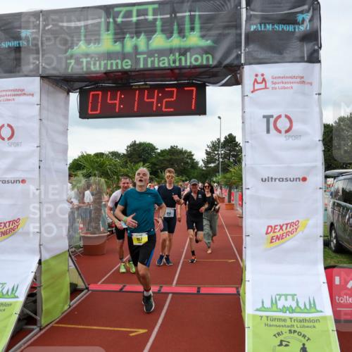 15.06.2025 - 7 Türme Triathlon Michael Strokosch http://msf.ph/oto/7982109 15.06.2025 14:14:26 Ziel 560, 656, 671, 758, 771, 813, 957 meine-sportfotos.de