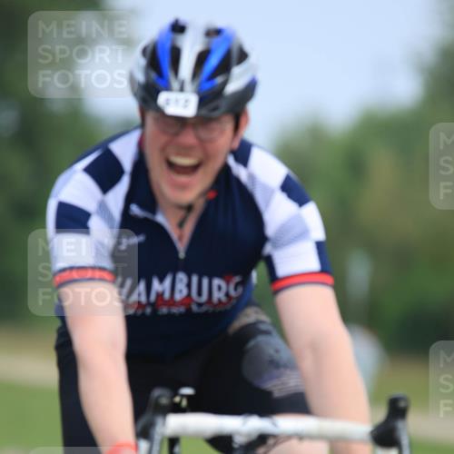 15.06.2025 - 27. Vierlanden-Triathlon H.Heesch http://msf.ph/oto/7982126 15.06.2025 10:51:32 Radfahren 612 meine-sportfotos.de