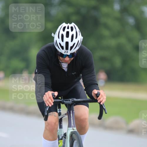 15.06.2025 - 27. Vierlanden-Triathlon H.Heesch http://msf.ph/oto/7982160 15.06.2025 10:51:54 Radfahren 23, 382, 435, 545, 623 meine-sportfotos.de