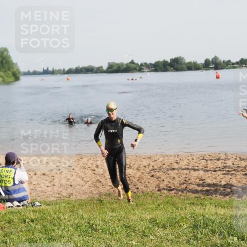 21.06.2025 - 27. Vierlanden-Triathlon MichiJ http://msf.ph/oto/7982165 15.06.2026 09:05:06 Schwimmen 205 meine-sportfotos.de