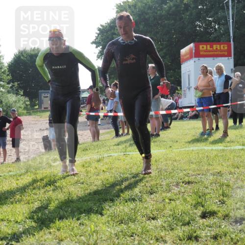 15.06.2025 - 27. Vierlanden-Triathlon KatJ http://msf.ph/oto/7982183 15.06.2025 08:48:10 Schwimmen 16, 167 meine-sportfotos.de