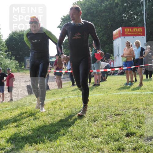 15.06.2025 - 27. Vierlanden-Triathlon KatJ http://msf.ph/oto/7982190 15.06.2025 08:48:10 Schwimmen 16, 167 meine-sportfotos.de