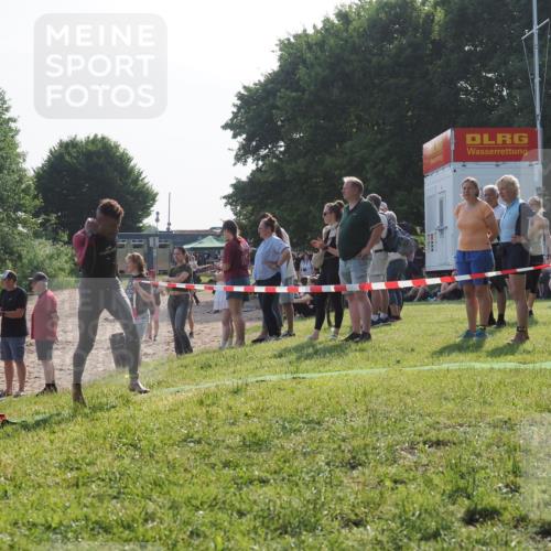 15.06.2025 - 27. Vierlanden-Triathlon KatJ http://msf.ph/oto/7982193 15.06.2025 08:48:22 Schwimmen 70 meine-sportfotos.de