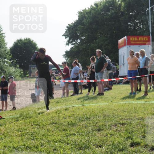 15.06.2025 - 27. Vierlanden-Triathlon KatJ http://msf.ph/oto/7982218 15.06.2025 08:48:22 Schwimmen 70 meine-sportfotos.de