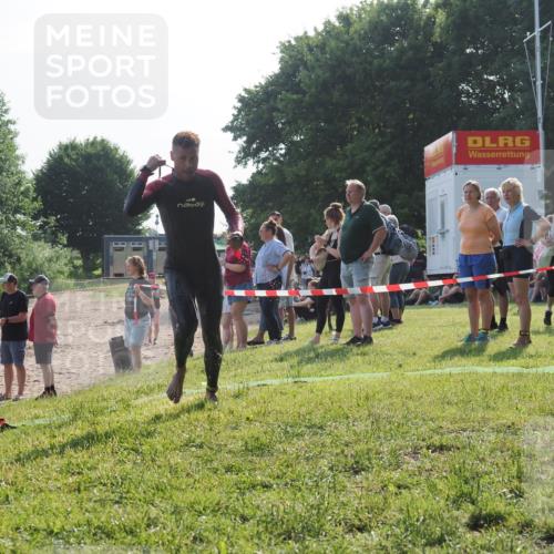 15.06.2025 - 27. Vierlanden-Triathlon KatJ http://msf.ph/oto/7982223 15.06.2025 08:48:23 Schwimmen 70 meine-sportfotos.de