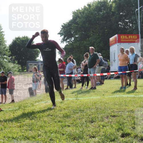 15.06.2025 - 27. Vierlanden-Triathlon KatJ http://msf.ph/oto/7982231 15.06.2025 08:48:23 Schwimmen 70 meine-sportfotos.de