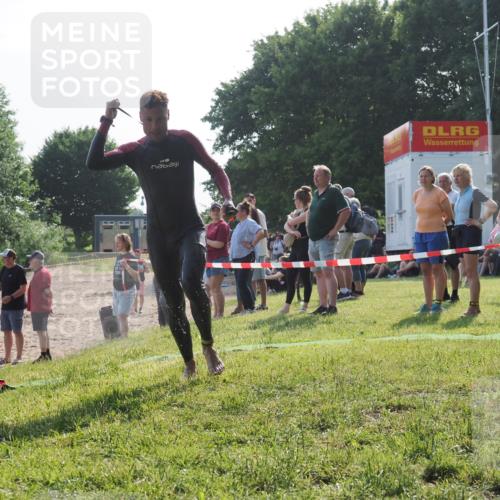 15.06.2025 - 27. Vierlanden-Triathlon KatJ http://msf.ph/oto/7982237 15.06.2025 08:48:23 Schwimmen 70 meine-sportfotos.de