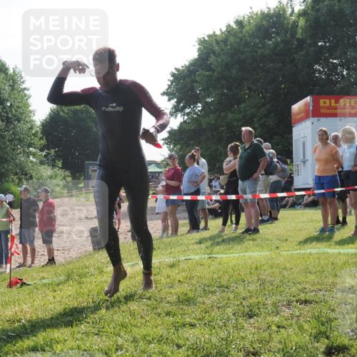 15.06.2025 - 27. Vierlanden-Triathlon KatJ http://msf.ph/oto/7982264 15.06.2025 08:48:23 Schwimmen 70 meine-sportfotos.de