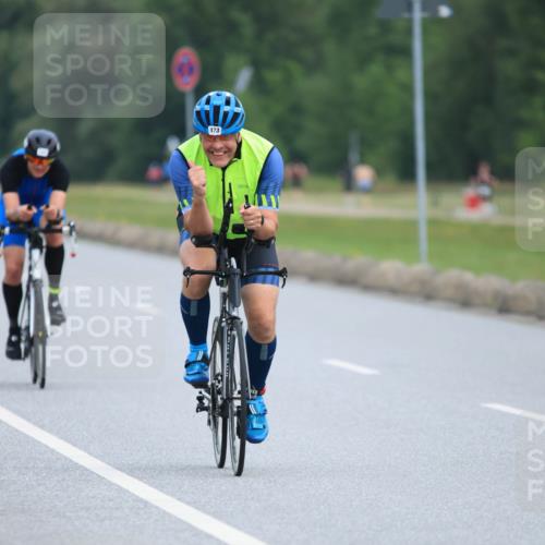 15.06.2025 - 27. Vierlanden-Triathlon H.Heesch http://msf.ph/oto/7982268 15.06.2025 10:52:07 Radfahren 81, 84, 144, 173, 252, 513 meine-sportfotos.de