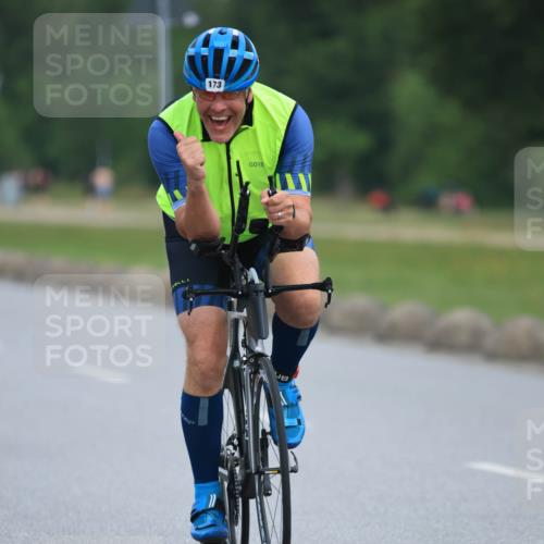 15.06.2025 - 27. Vierlanden-Triathlon H.Heesch http://msf.ph/oto/7982277 15.06.2025 10:52:08 Radfahren 81, 84, 144, 173, 252, 386, 513 meine-sportfotos.de