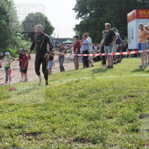 15.06.2025 - 27. Vierlanden-Triathlon KatJ http://msf.ph/oto/7982292 15.06.2025 08:48:40 Schwimmen 123 meine-sportfotos.de