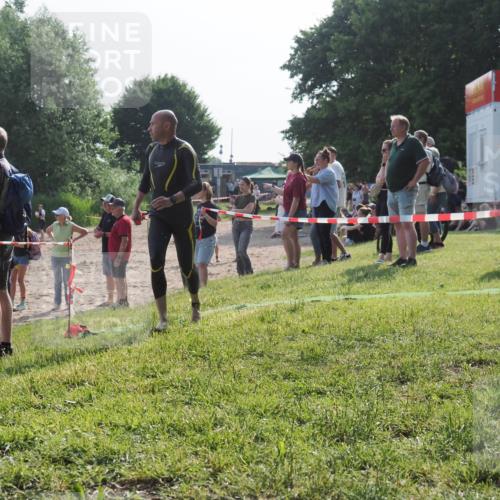 15.06.2025 - 27. Vierlanden-Triathlon KatJ http://msf.ph/oto/7982302 15.06.2025 08:48:40 Schwimmen 123 meine-sportfotos.de