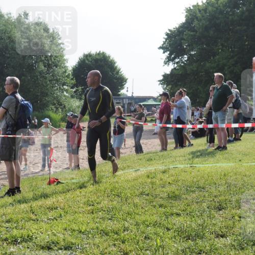 15.06.2025 - 27. Vierlanden-Triathlon KatJ http://msf.ph/oto/7982317 15.06.2025 08:48:40 Schwimmen 123 meine-sportfotos.de