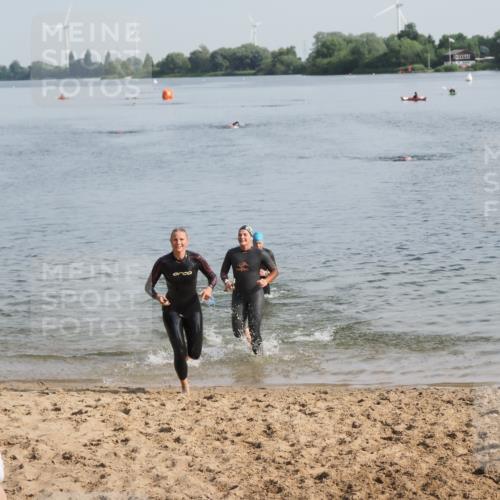 21.06.2025 - 27. Vierlanden-Triathlon MichiJ http://msf.ph/oto/7982321 15.06.2026 09:05:14 Schwimmen 209, 221, 222 meine-sportfotos.de