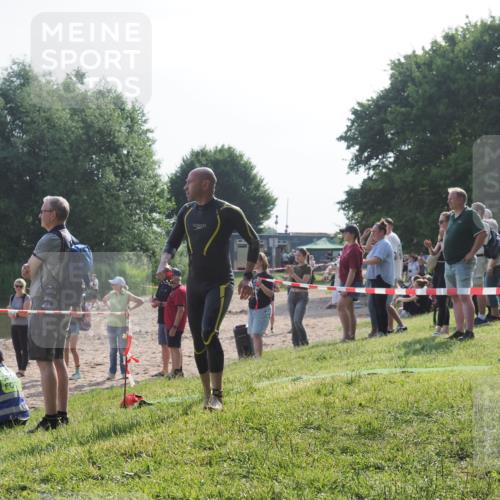 15.06.2025 - 27. Vierlanden-Triathlon KatJ http://msf.ph/oto/7982325 15.06.2025 08:48:40 Schwimmen 123 meine-sportfotos.de