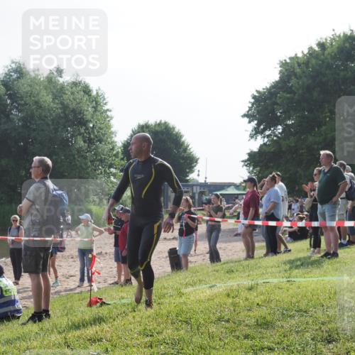 15.06.2025 - 27. Vierlanden-Triathlon KatJ http://msf.ph/oto/7982330 15.06.2025 08:48:40 Schwimmen 123 meine-sportfotos.de