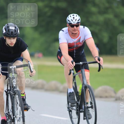 15.06.2025 - 27. Vierlanden-Triathlon H.Heesch http://msf.ph/oto/7982380 15.06.2025 10:52:22 Radfahren 269, 431, 468 meine-sportfotos.de