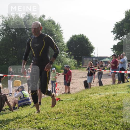 15.06.2025 - 27. Vierlanden-Triathlon KatJ http://msf.ph/oto/7982388 15.06.2025 08:48:41 Schwimmen 123 meine-sportfotos.de