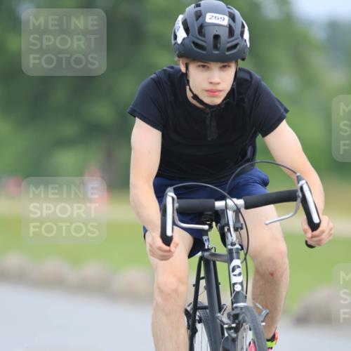 15.06.2025 - 27. Vierlanden-Triathlon H.Heesch http://msf.ph/oto/7982395 15.06.2025 10:52:23 Radfahren 269, 431, 468 meine-sportfotos.de