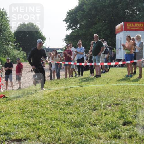 15.06.2025 - 27. Vierlanden-Triathlon KatJ http://msf.ph/oto/7982407 15.06.2025 08:48:49 Schwimmen 19 meine-sportfotos.de